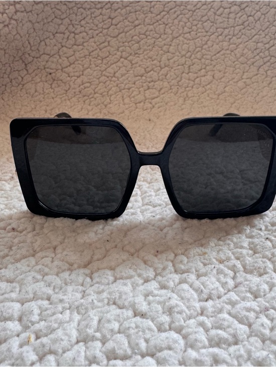 True Religion Oversized Square Sunglasses Black Gold Arms TR93244 - Picture 7 of 7